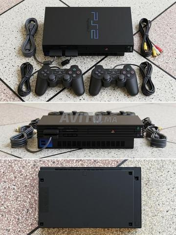 Playstation à vendre avec deux manettes et tous ses câbles