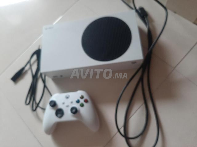 Xbox Series S 512Go avec manette et câbles - 2