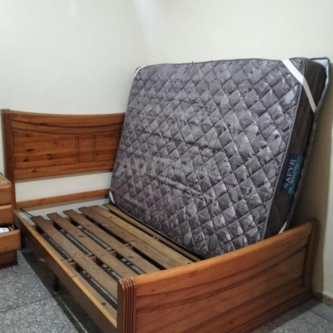 2 tables de nuit avec le cadre de lit - 2