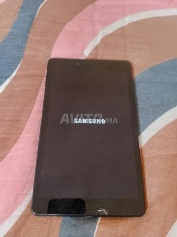 Tablette Samsung en bon état de marche.