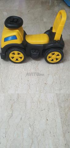 lot de 19 jouets et une camionnette - 2