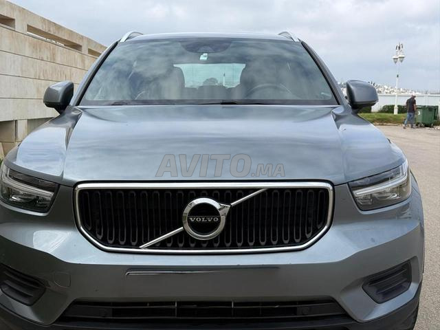 فولفو XC40 D3 أوتوماتيكية بعداد كيلومترات قليل