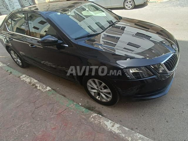 VOITURE TRÈS PROPRE - 2