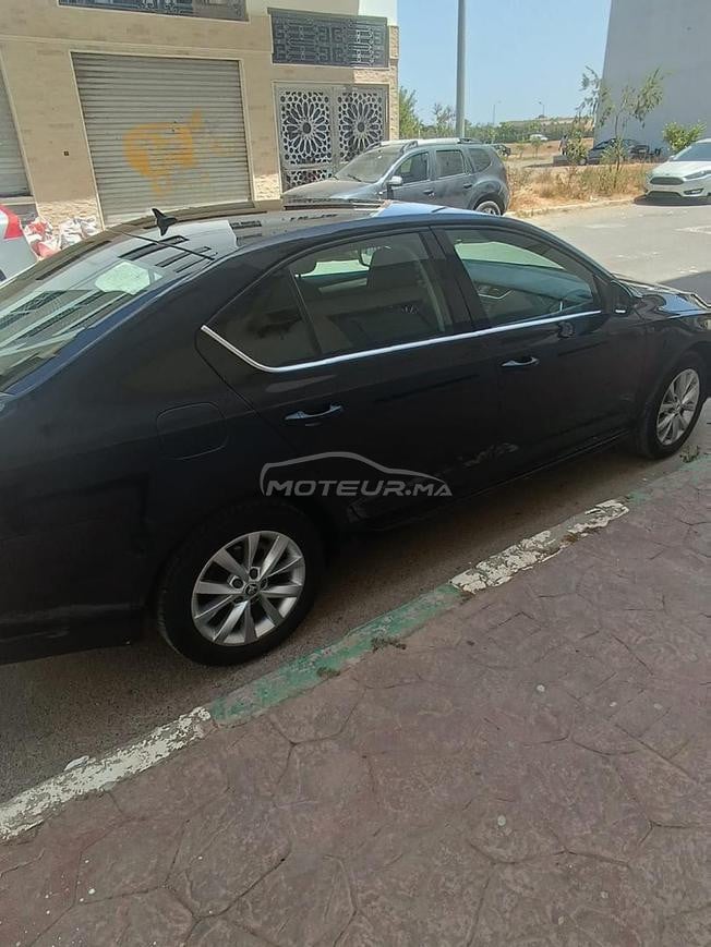 VOITURE TRES PROPRE 