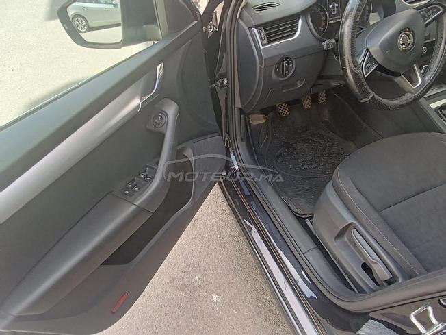 VOITURE TRES PROPRE 