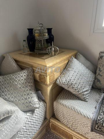 Salon marocain en bois (sans rideaux ni coussins)