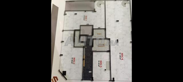 LOCAUX COMMERCIAUX ENTRE 45 ET 104 M2 - 2