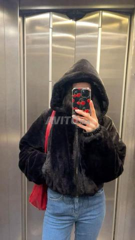 Veste courte en fourrure en bon état