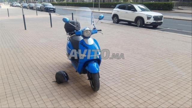 Scooter Capucino 2021 4T excellent état 80Cc - 2