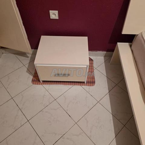 Lit matelas et table de chevet - 2