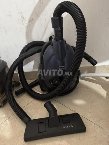 Aspirateur fonctionnel avec ses accessoires - 2