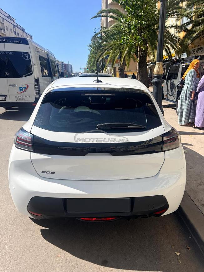Peugeot 208 Diesel Manuelle 2024 à Tanger