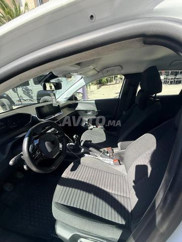 Peugeot 208 Diesel Manuelle 2024 à Tanger - 2