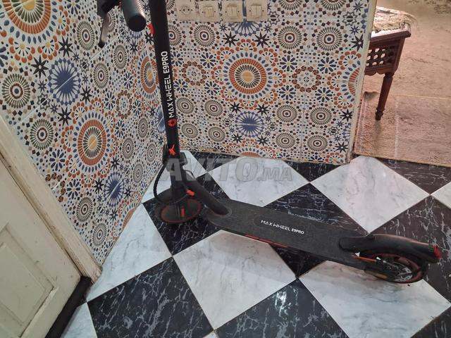 Trottinette encore propre, autonomie 30 km, vitesse 40 km/h