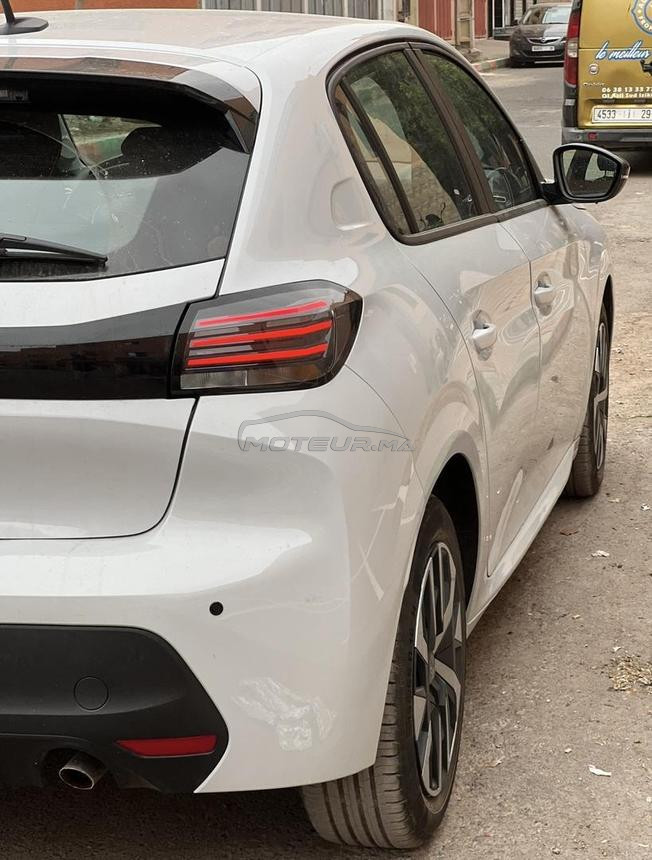 PEUGEOT 208 style