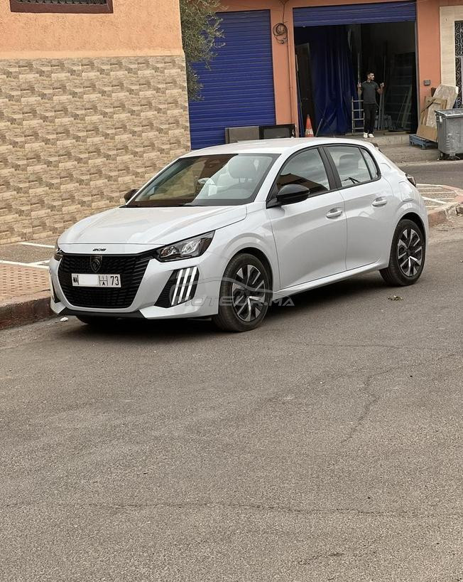 PEUGEOT 208 style