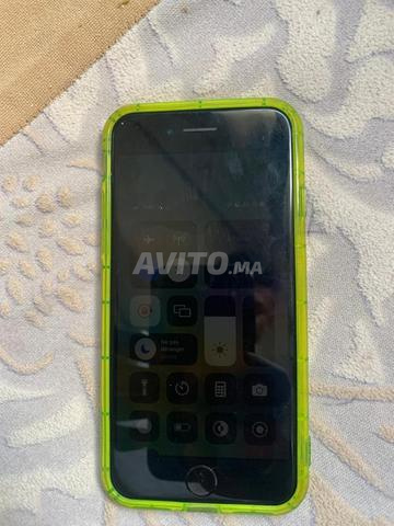 iPhone 8 très propre, tout est officiel - 2