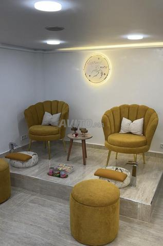 Salon de coiffure pour femmes entièrement équipé à louer à Oulfa