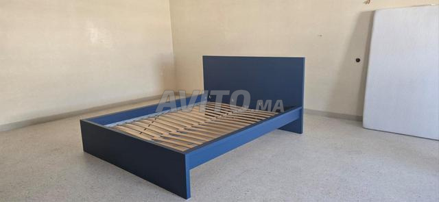 un lit de 160*200 cm avec matelas - 2