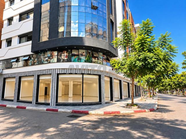 متجر بمساحة 119 متر مربع للبيع في فيلا هوت سنتر