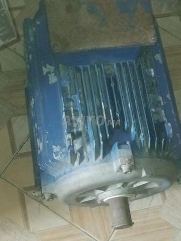 Moteur 40cv 132kg MAD Italie - 2