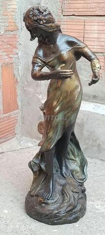 Statue sculptée - 2