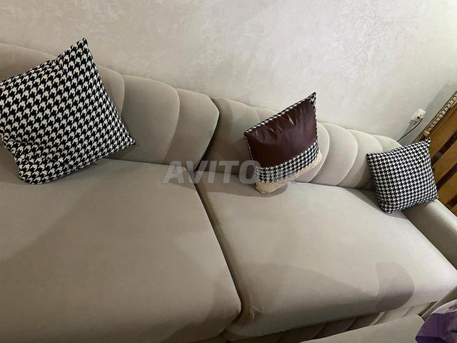 Salon fauteuil propre, belle pièce - 2
