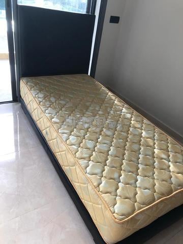 Lit / matelas / sommier