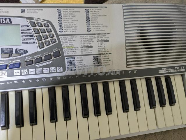 Piano 61 touches avec chargeur original - 2