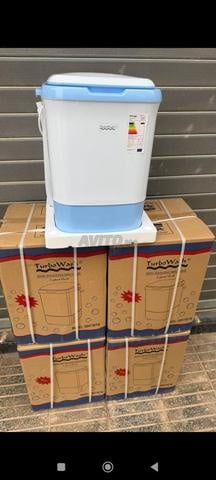 Machine à laver et panier d'essorage et brosse à chaussures
