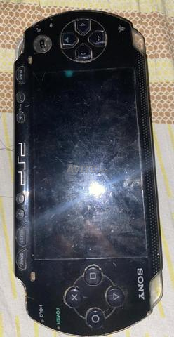 PSP en bon état mais sans batterie. - 2