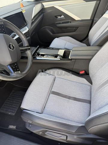 Opel Astra finition Design 2023 en excellent état - 2