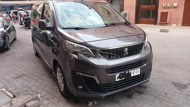 Peugeot trareller. 