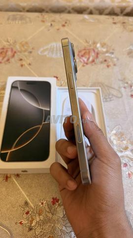 iPhone 16 Pro Max 256Go Gold Desert - 2