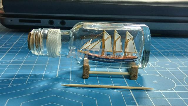 Pièce artistique petit bateau dans une bouteille - 2
