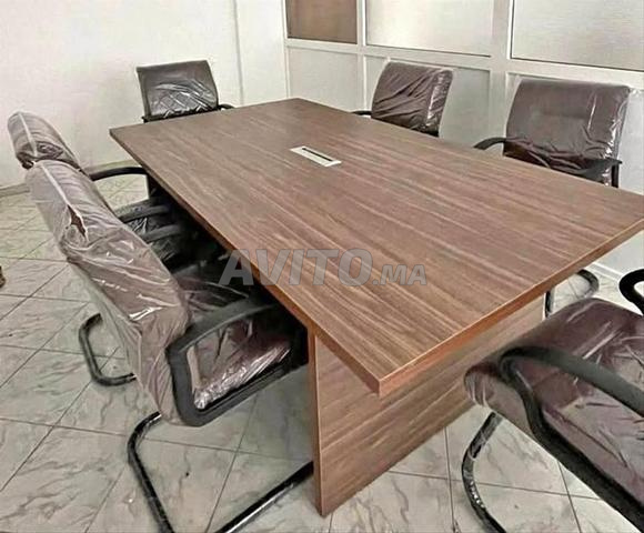 Tables de réunion modernes •
