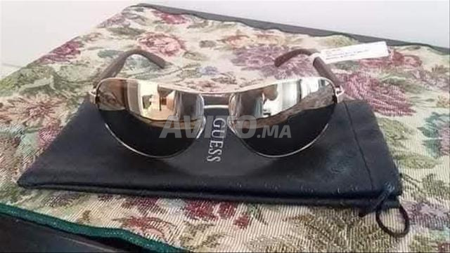 Lunettes de soleil Guess aviateur originales neuves