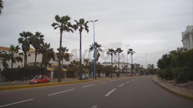 أرض بمساحة 1300 متر مربع على شارع إدريس السلاوي