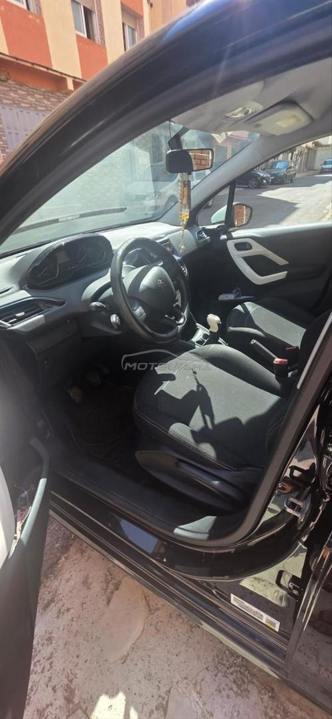 PEUGEOT 208 ESSENCE