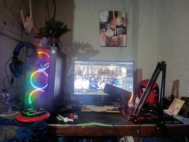 Ordinateur de bureau en bon état
