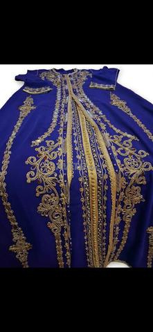 Caftan bleu royal avec broderie dorée de luxe - 500 dirhams