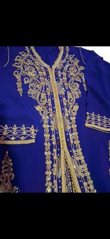 Caftan bleu royal avec broderie dorée de luxe - 500 dirhams - 2