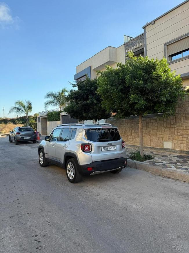Jeep Renegade model 2017 1ér main