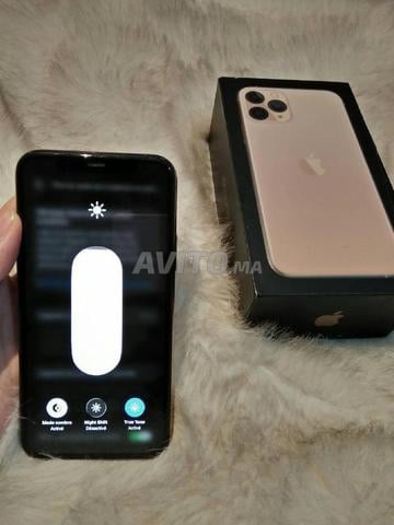 iPhone 11 pro JAMAIS OUVERT avec boite .