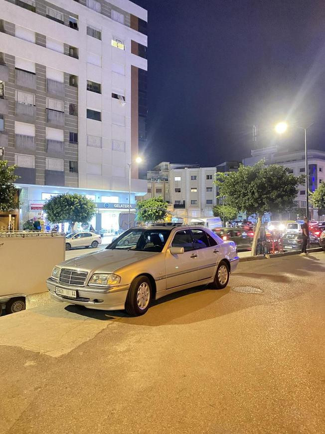 Mercedes-Benz 220 Diesel Automatique 1999 à Tanger