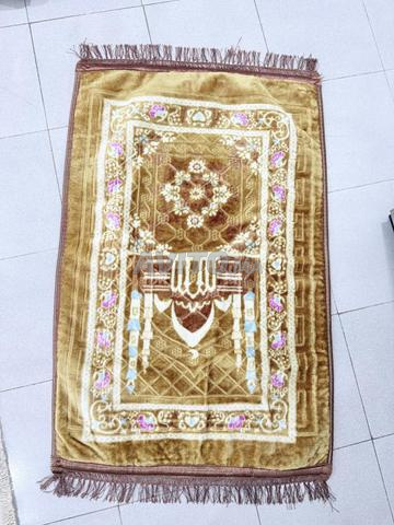 Tapis de prière à vendre 30 dhs chacun - 2