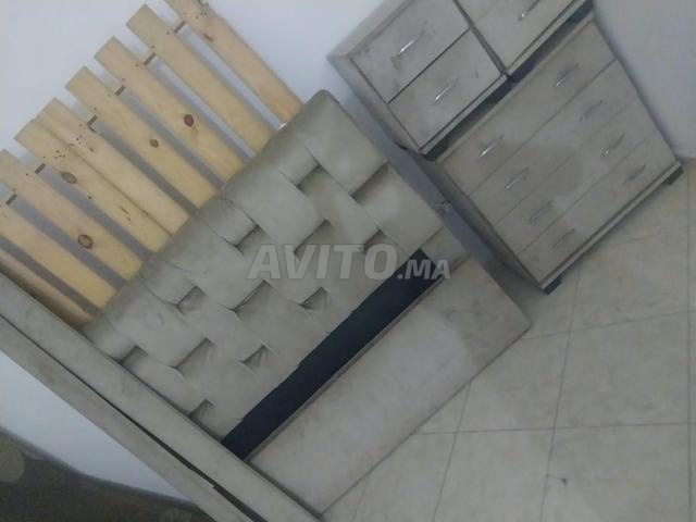 غرفة نوم للبيع بدون فراش مع خزائنها - 2