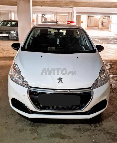 Peugeot 208 Essence Manuelle 2017 à Rabat - 2