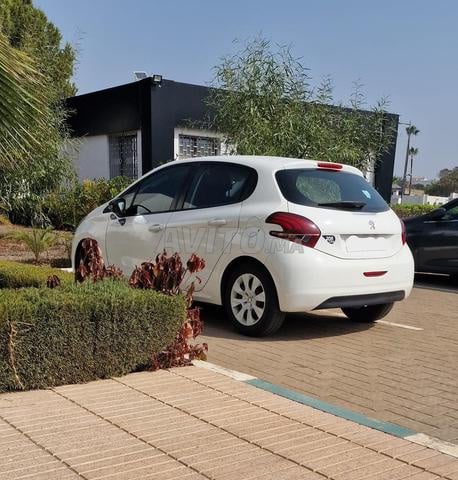 Peugeot 208 Essence Manuelle 2017 à Rabat
