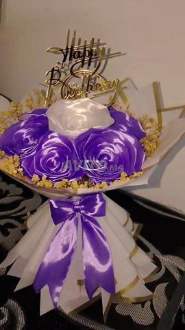Bouquet violet pour cadeaux, dure éternellement - 7 roses en satin